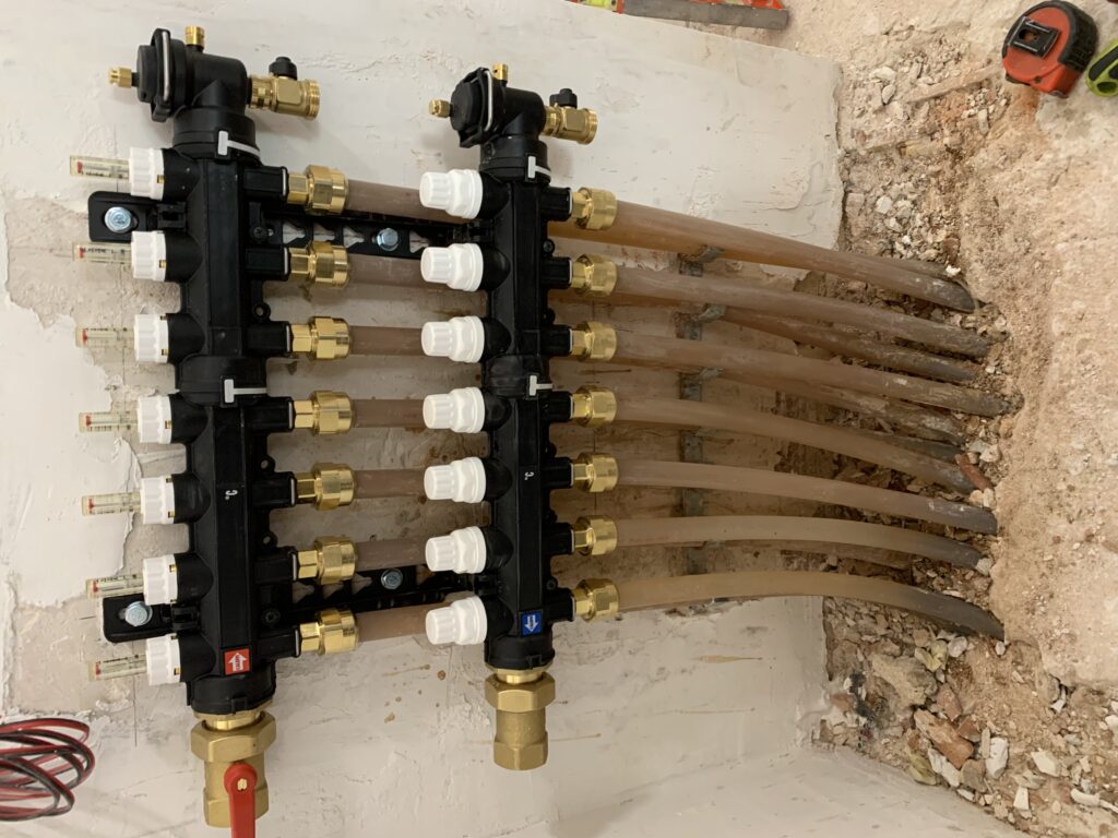 Limpieza y sustitución de Colectores de Suelo Radiante 5 img 6050